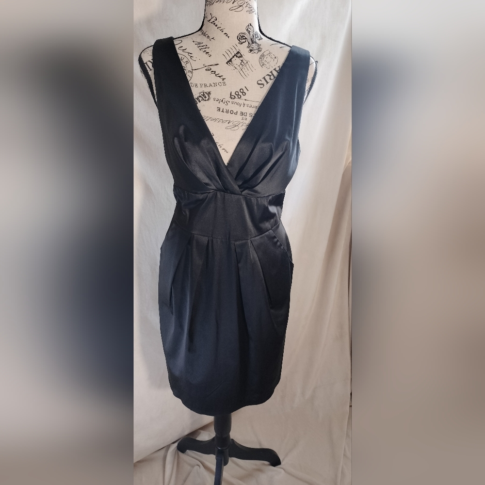 Bisou Bisou Black Satin Cocktail Dress w/V-neck, V-Back & 2 pockets. Size 14